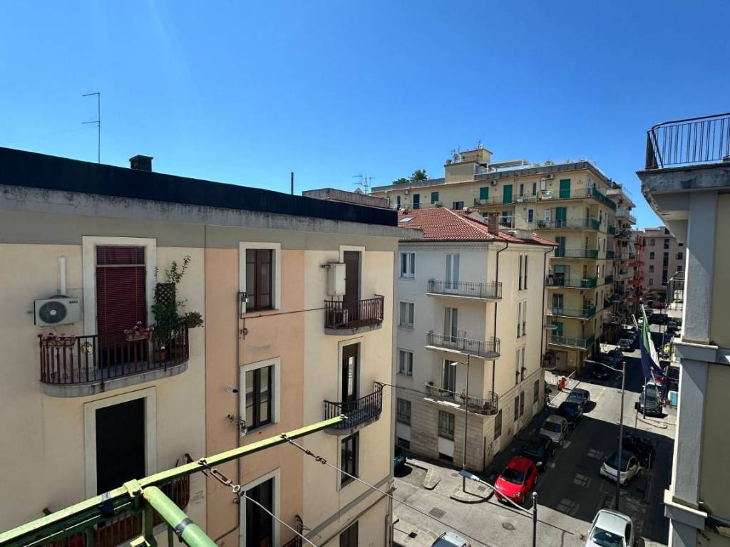 Appartamento a Salerno in Via Giovanni Lanzalone, 11 - Foto 2