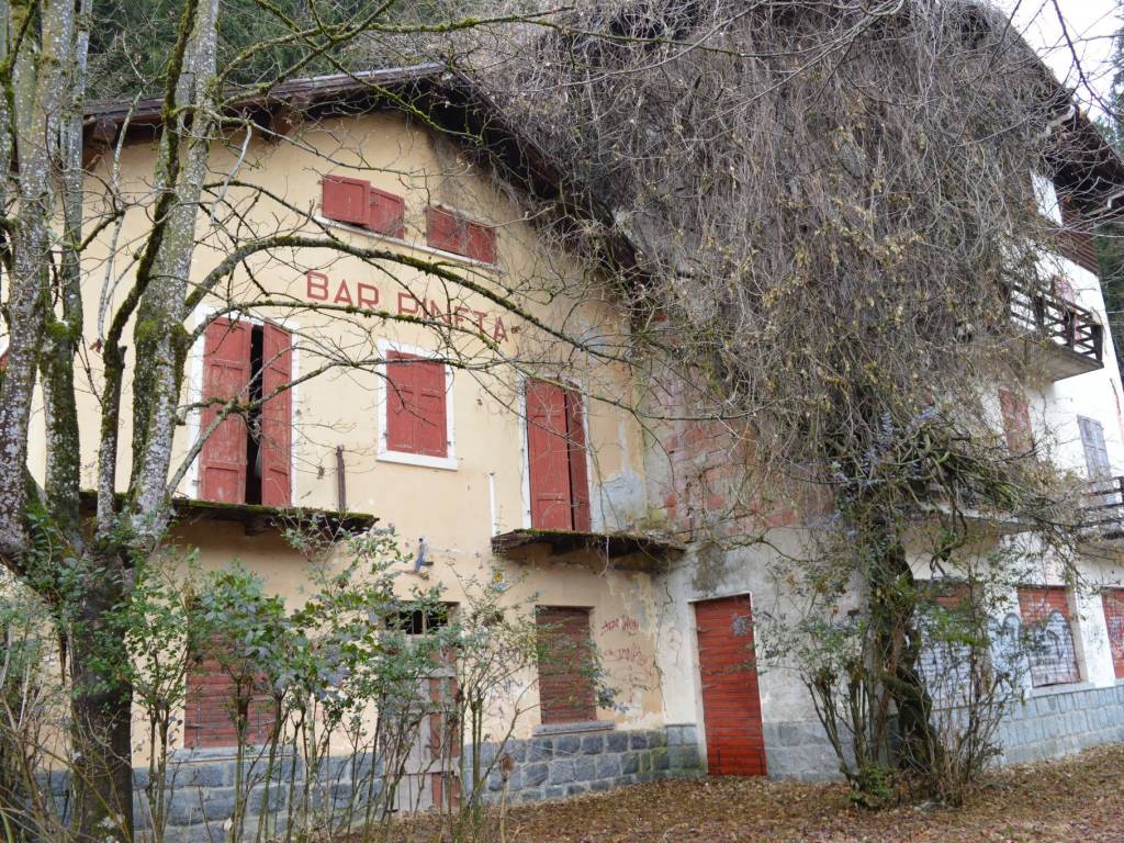 Palazzo / stabile a Caderzone terme in Strada di Pineta - Foto 3