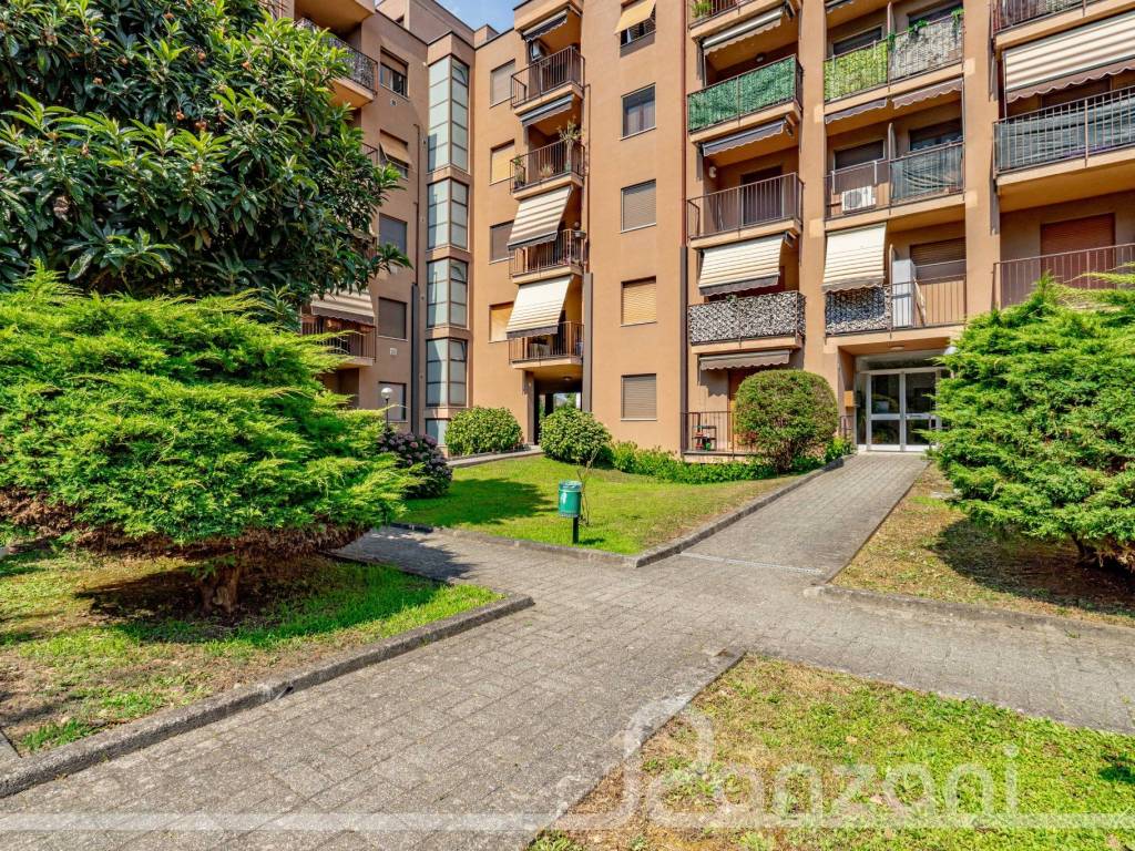 Appartamento a Bareggio in Via Monte Conero, 8 - Foto 2
