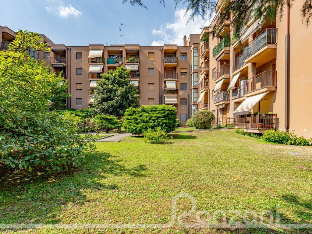 Appartamento a Bareggio in Via Monte Conero, 8 - Foto 4
