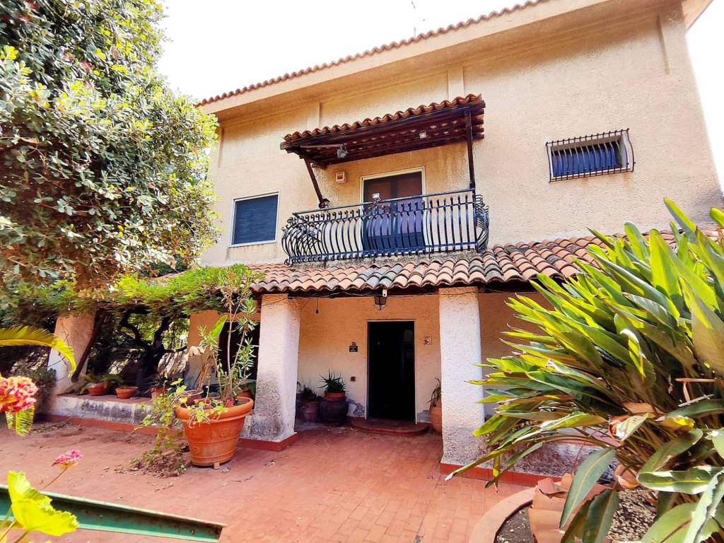 Villa a Aci castello in Via Vampolieri - Foto 2