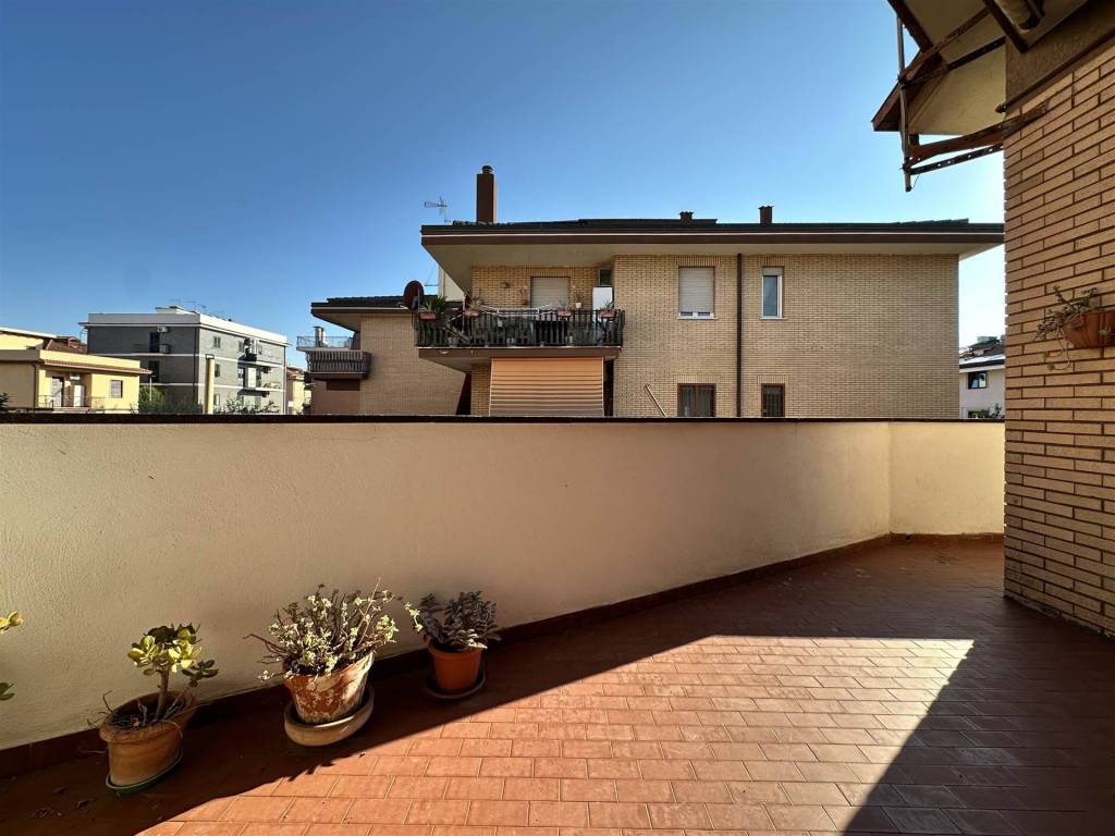 Appartamento a Ciampino in VIA UMBERTO GIORDANO - Foto 4