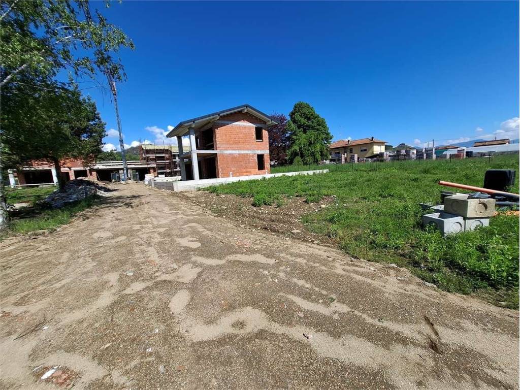 Villa a Angera in Via Cavalieri Di Vittorio, xx - Foto 3