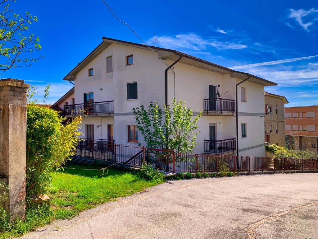 Appartamento a Sarnano in Via Alcide De Gasperi, 25 - Foto 3