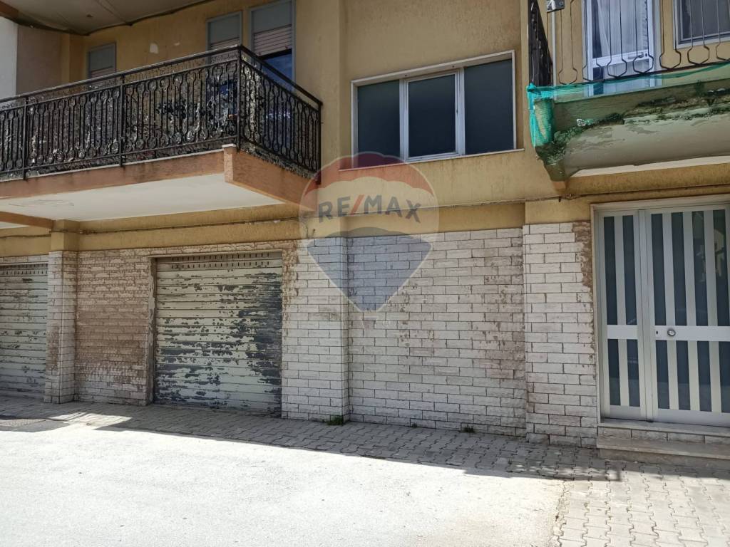Box / garage a Floridia in Viale Vittorio Veneto, 107 - Foto 3