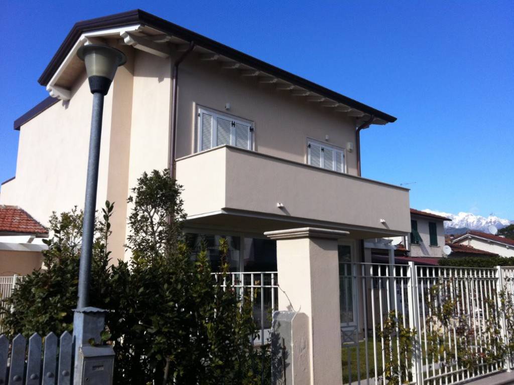 Villa a Forte dei marmi in Via Duca degli Abruzzi - Foto 2