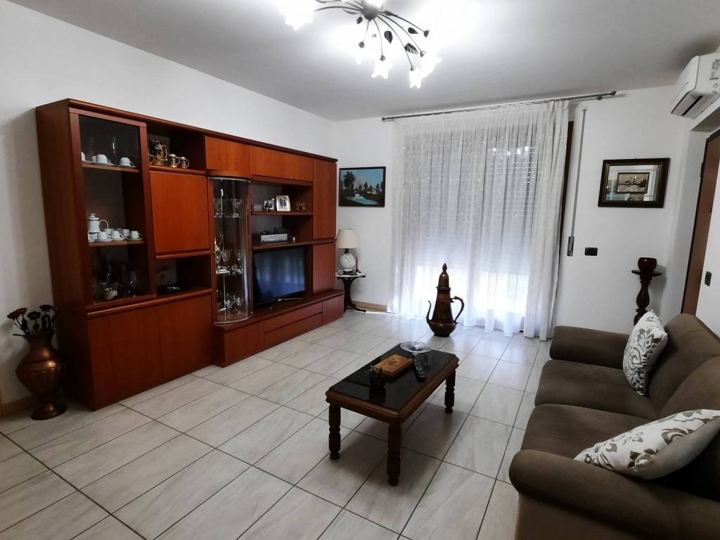 Appartamento a Zelo buon persico in Viale Repubblica - Foto 2