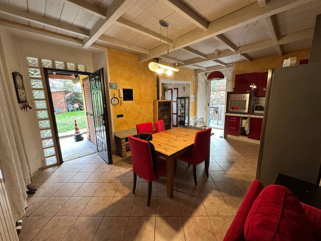 Appartamento a Laveno-mombello in Via Brugnolo, 7 - Foto 3