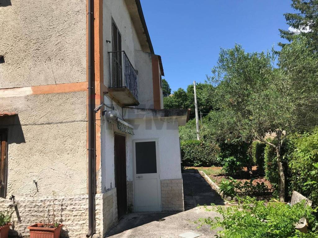 Casa indipendente a Apollosa in via cesinali - Foto 3