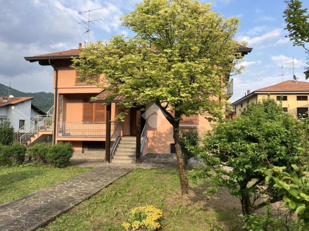 Villa a Imbersago in Via Cesare Cantù - Foto 2