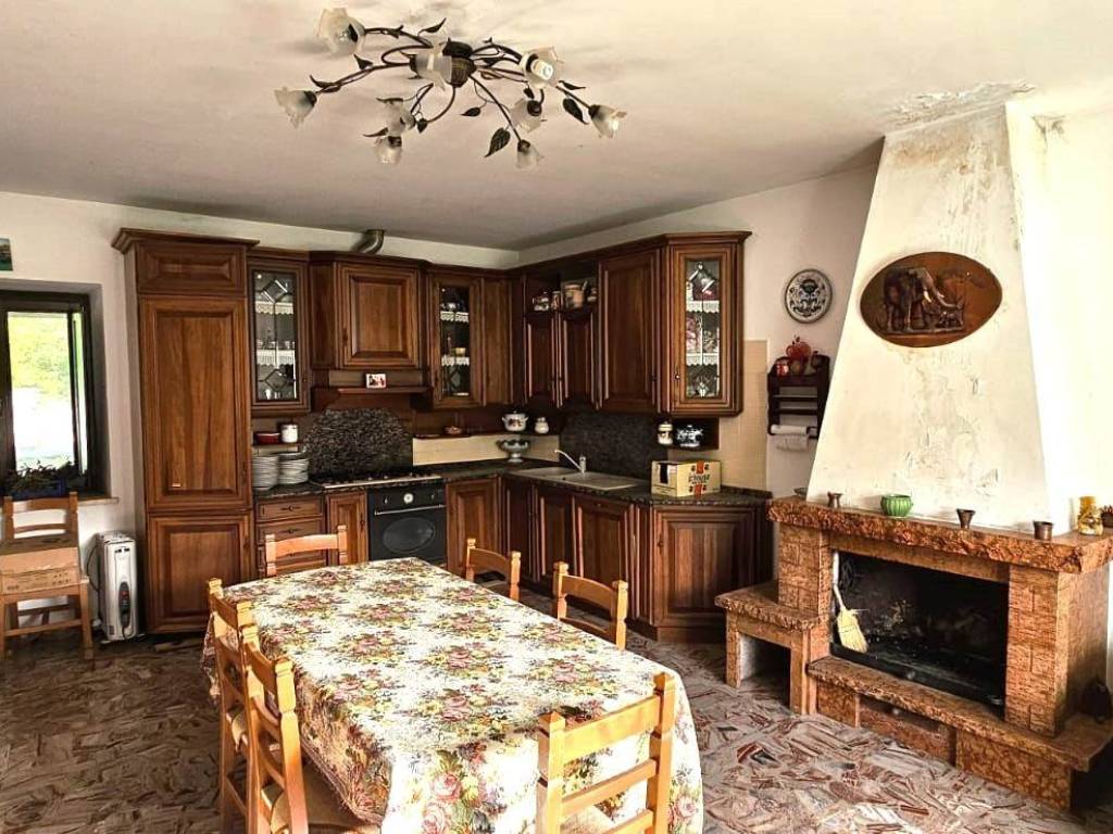 Villa a Salisano in Via Montefalcone - Foto 4