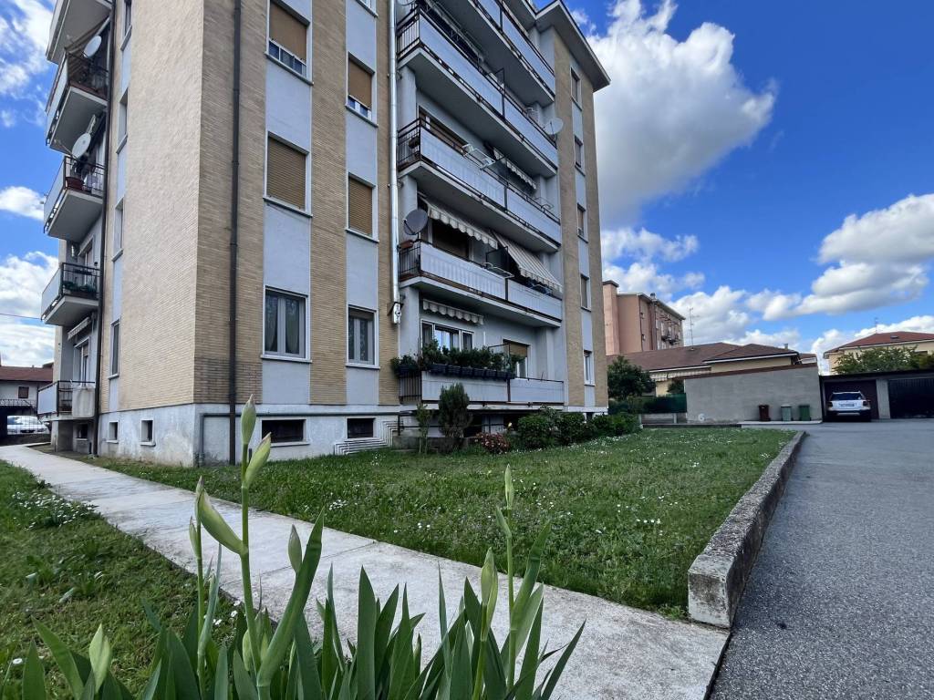 Appartamento a Gallarate in Via Tenda, 7 - Foto 4