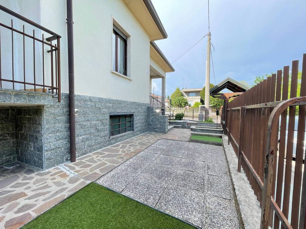 Villa a Castellanza in Via Rescalda, 31 - Foto 3