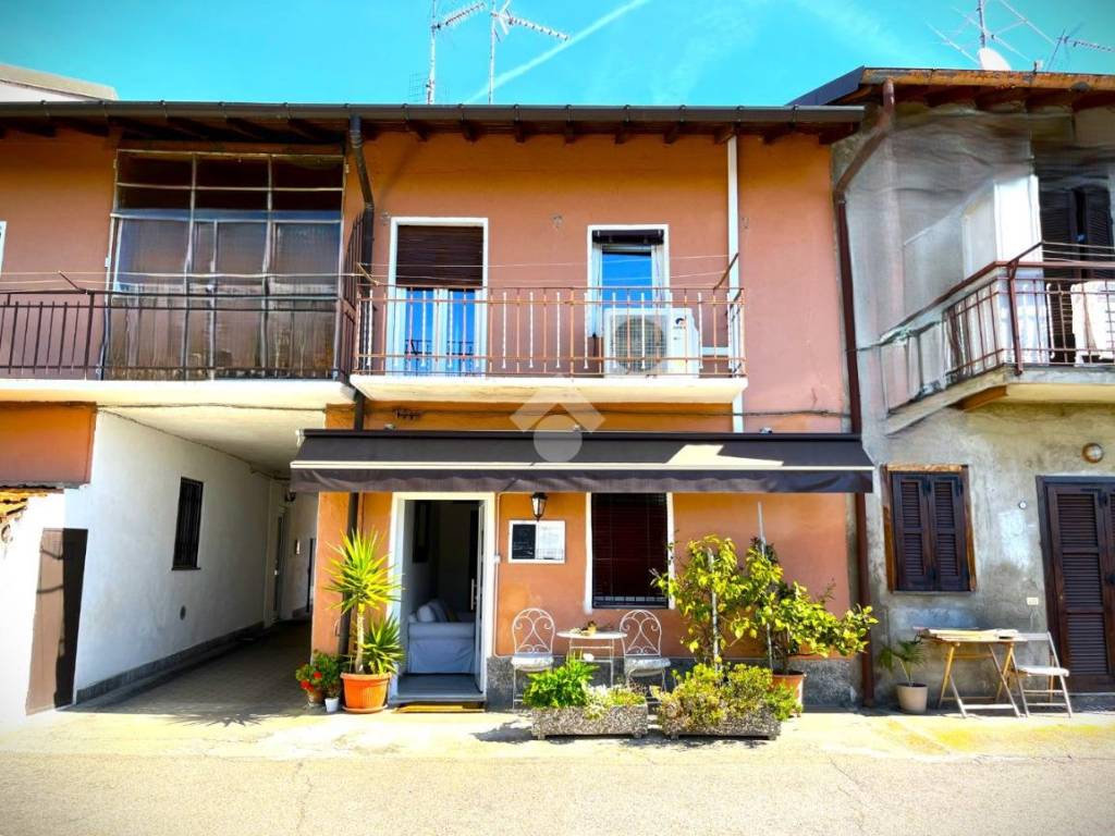 Rustico / casale a Carnago in Via Palmiro Togliatti, 15 - Foto 3