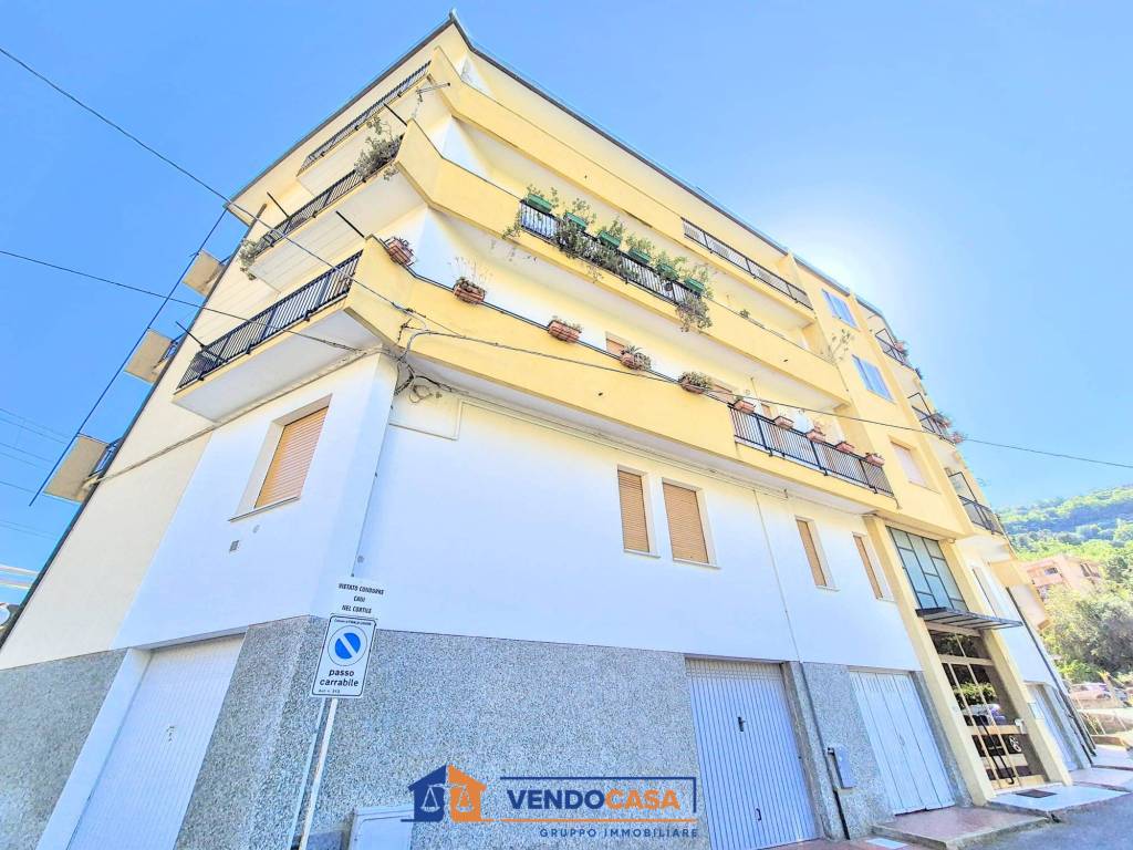 Box / garage a Finale ligure in Via Lungo Sciusa - Foto 4