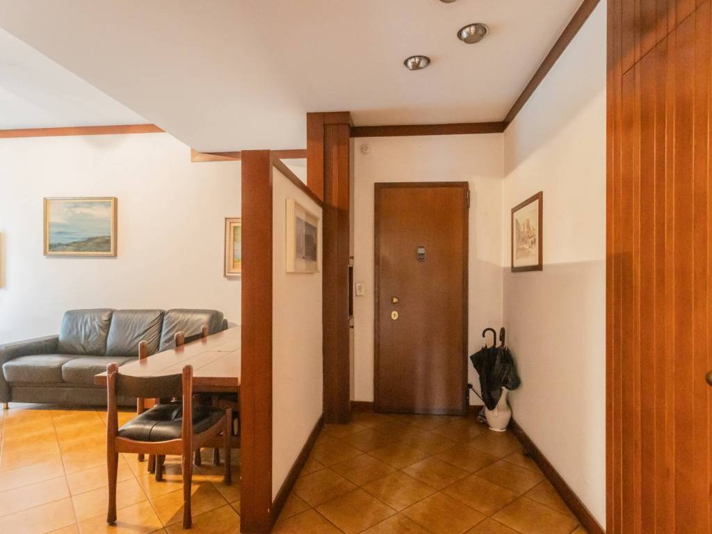 Appartamento a Saronno in Via Tommaso Grossi, 6 - Foto 3