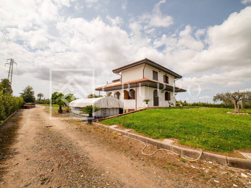 Villa a Cisterna di latina in Via Conca - Foto 2