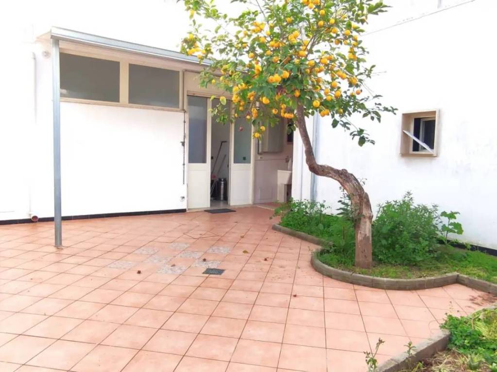 Casa indipendente a Salice salentino in Via Capitano Innocente - Foto 3