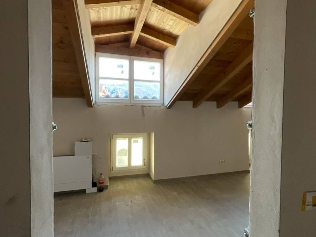 Appartamento a Cannobio in Via Paolo Zaccheo, 16 - Foto 4