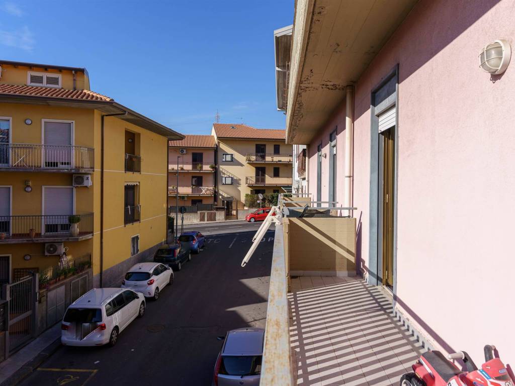 Appartamento a Camporotondo etneo in via Antonio Corsaro , 5 - Foto 2
