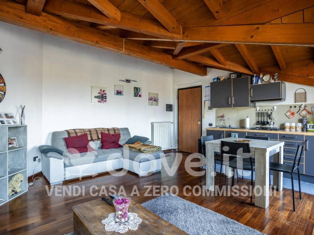 Appartamento a Biandronno in Via Pio Selvini, 2 - Foto 2