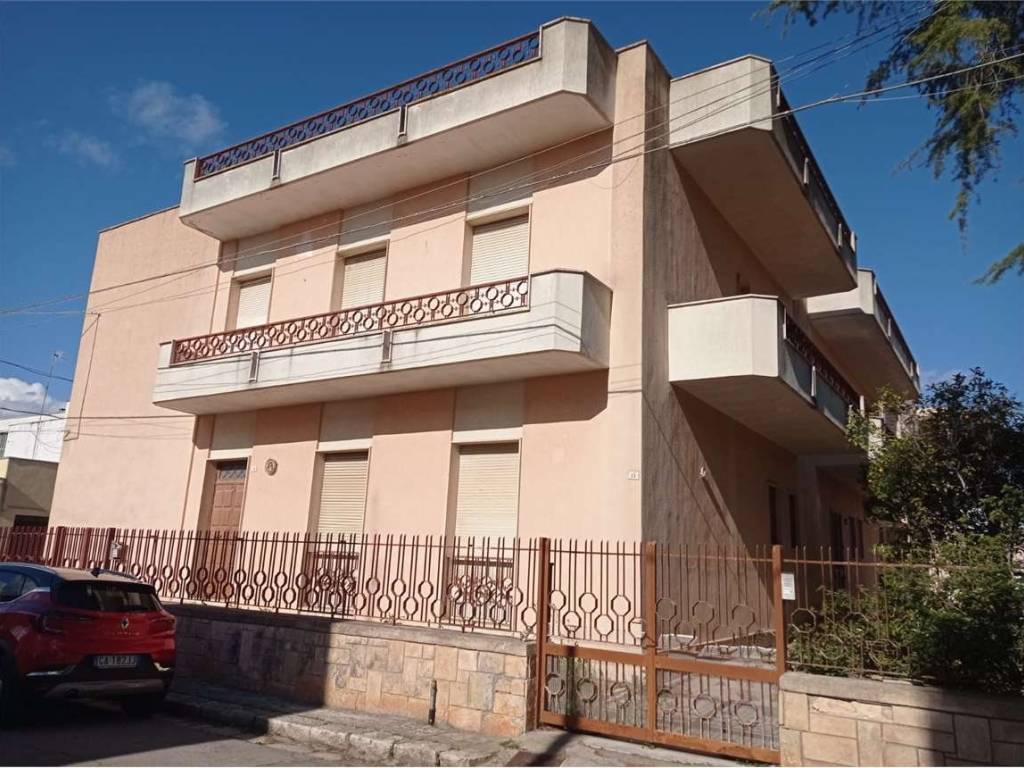 Palazzo / stabile a Casarano in Via Boito - Foto 3
