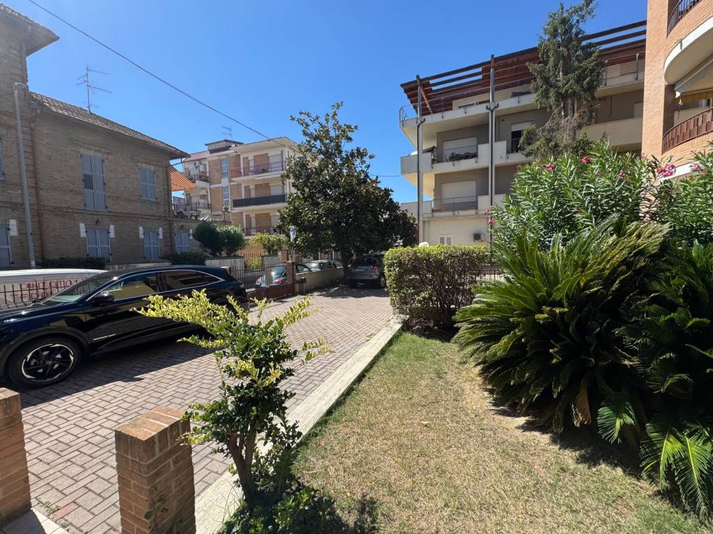Appartamento a Alba adriatica in Via Abruzzo, 4 - Foto 2