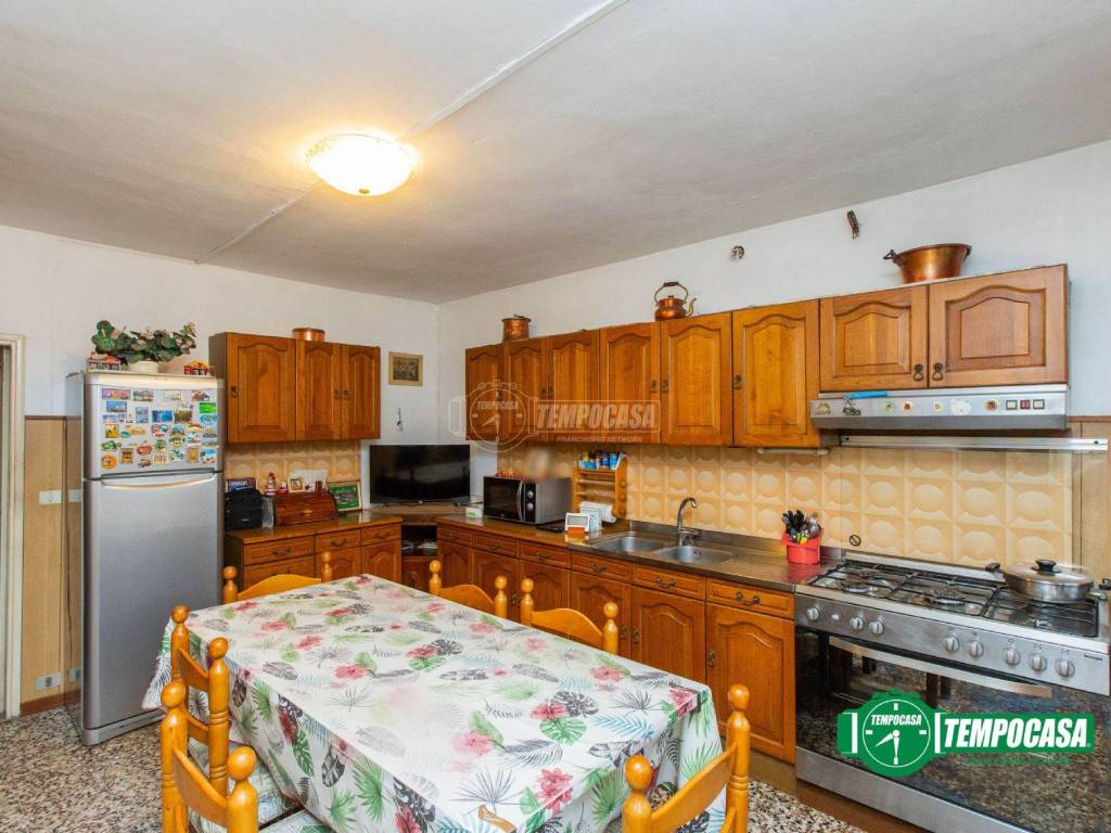 Casa indipendente a Oleggio in Via Sonzini Moiolo 9 - Foto 4