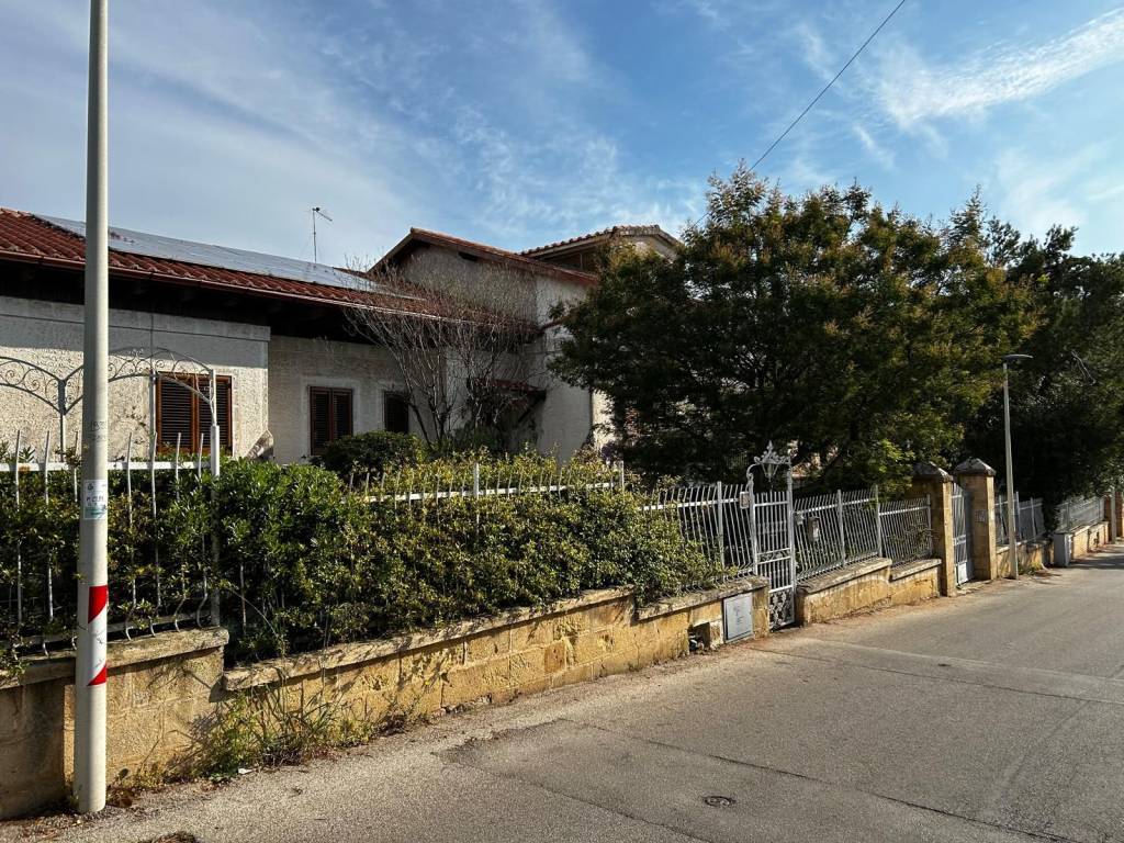 Villa a Statte in Viale dei Pini, 17 - Foto 2