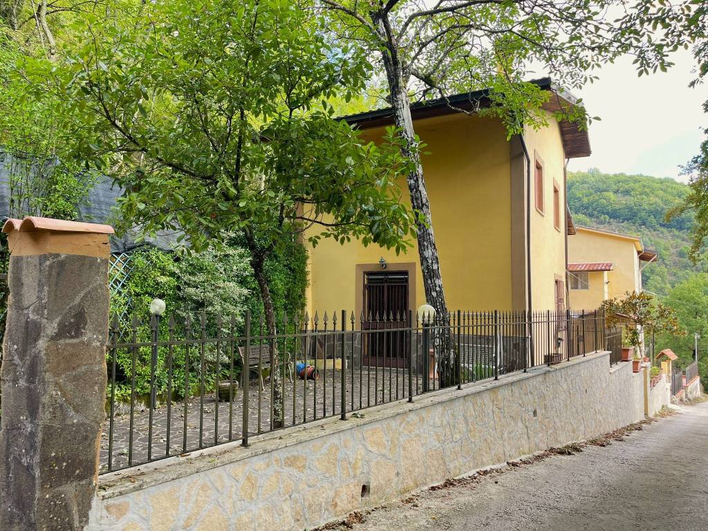 Villa a Alvito in Via Macchialonga - Foto 2