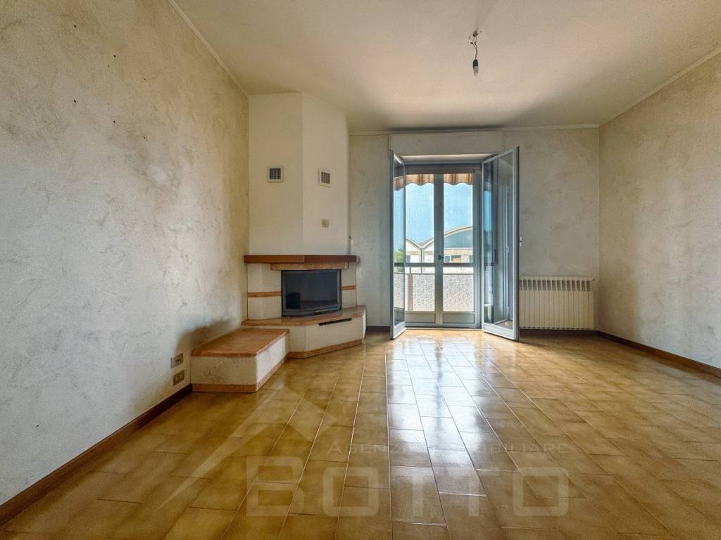 Appartamento a Momo in via circonvallazione 20 - Foto 3