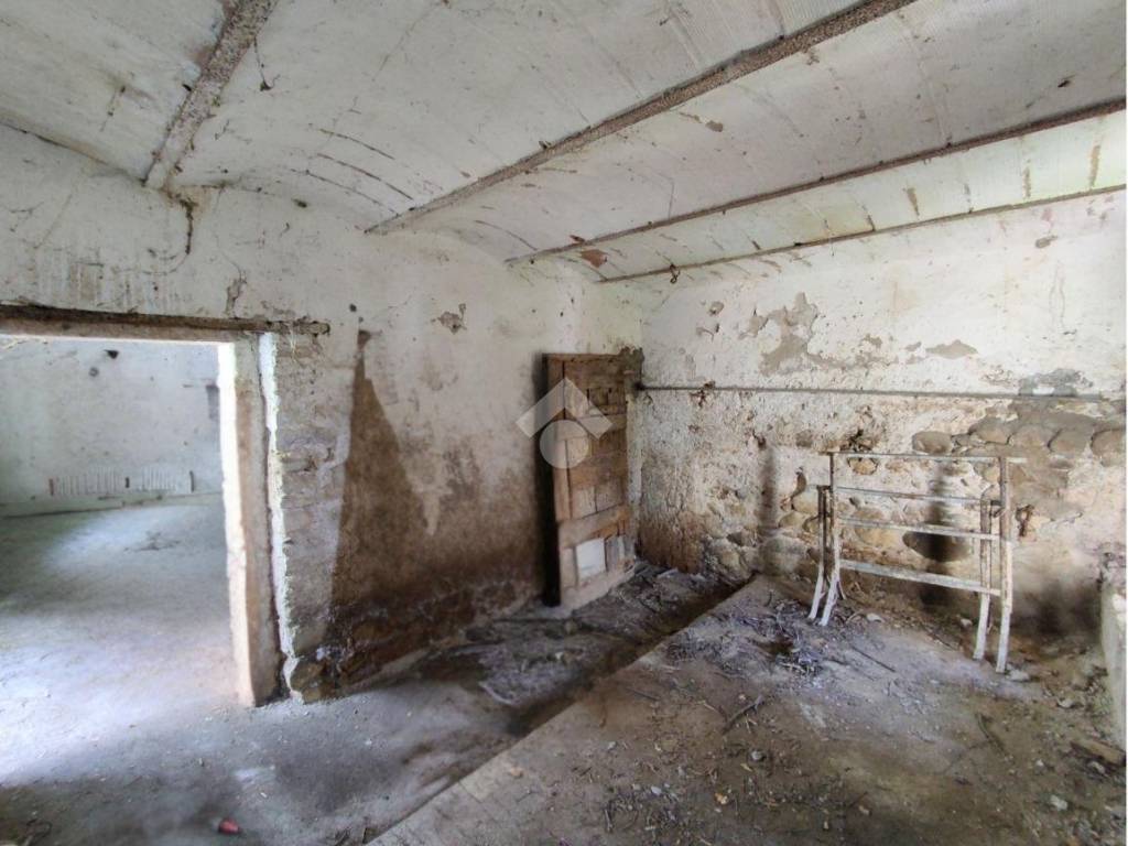 Rustico / casale a Caprino veronese in PIAZZA STRINGA - Foto 3