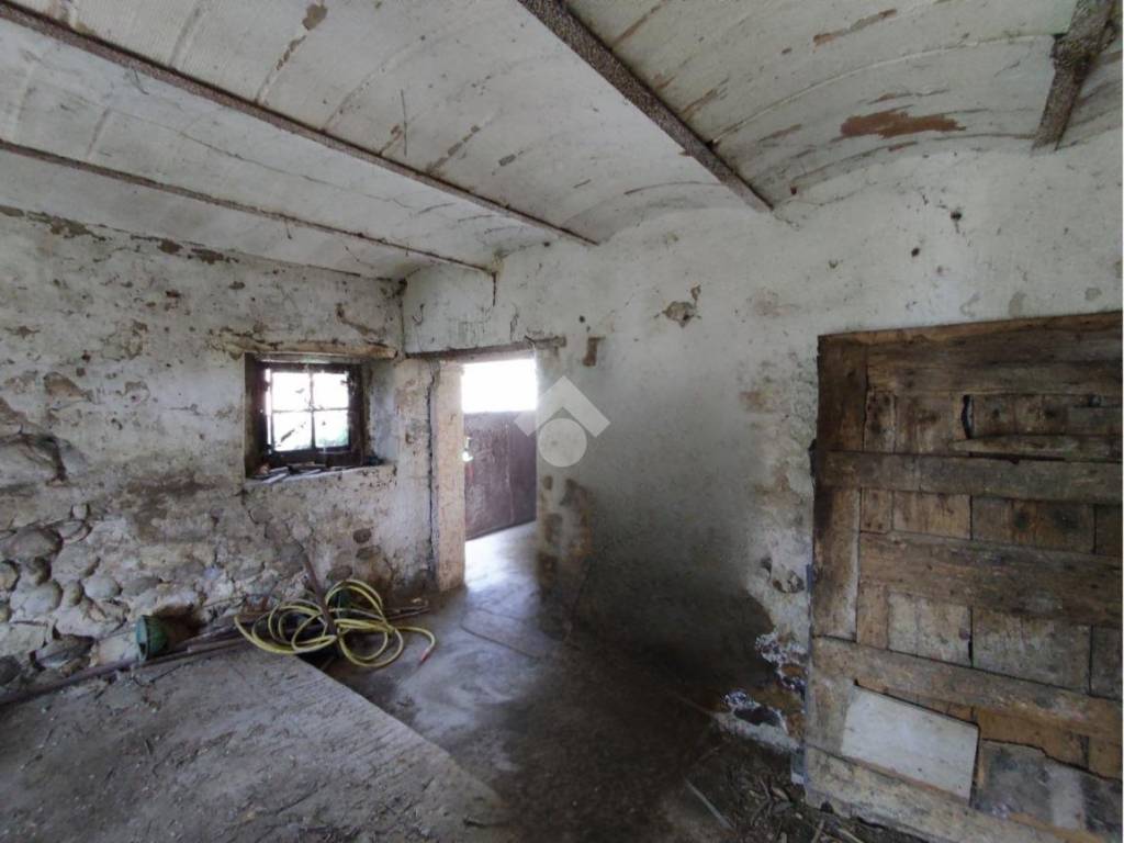 Rustico / casale a Caprino veronese in PIAZZA STRINGA - Foto 4