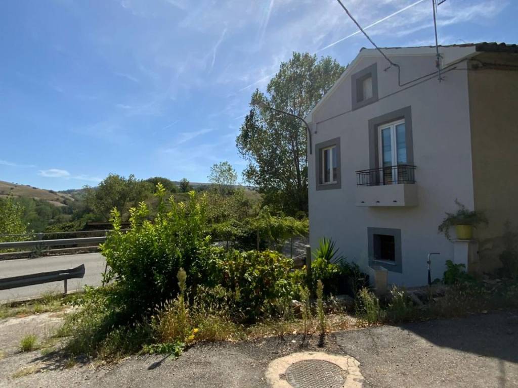 Casa indipendente a Campli in Via Fonte a Collina, 7 - Foto 2