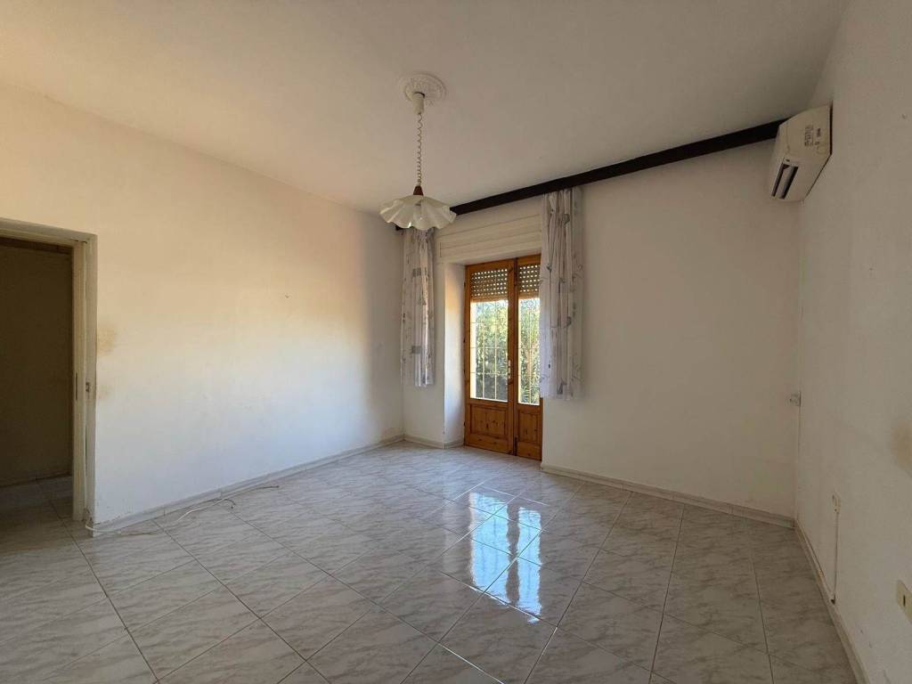 Appartamento a Carbonia in Via Vincenzo Monti, 4 - Foto 3
