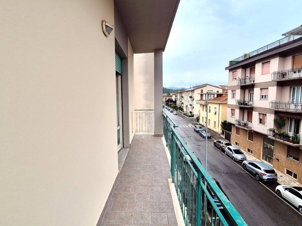 Appartamento a Montevarchi in Piazza della Repubblica - Foto 3