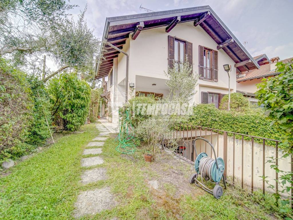 Villa a Castelletto sopra ticino in Via Tintoretto - Foto 2