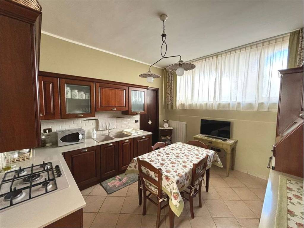 Appartamento a Casarano in via cuoco - Foto 2