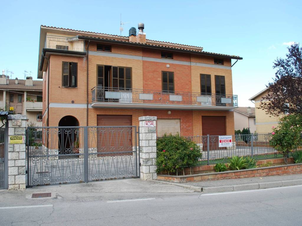 Casa indipendente a San ginesio in Via Giovanni XXIII, 3 - Foto 2