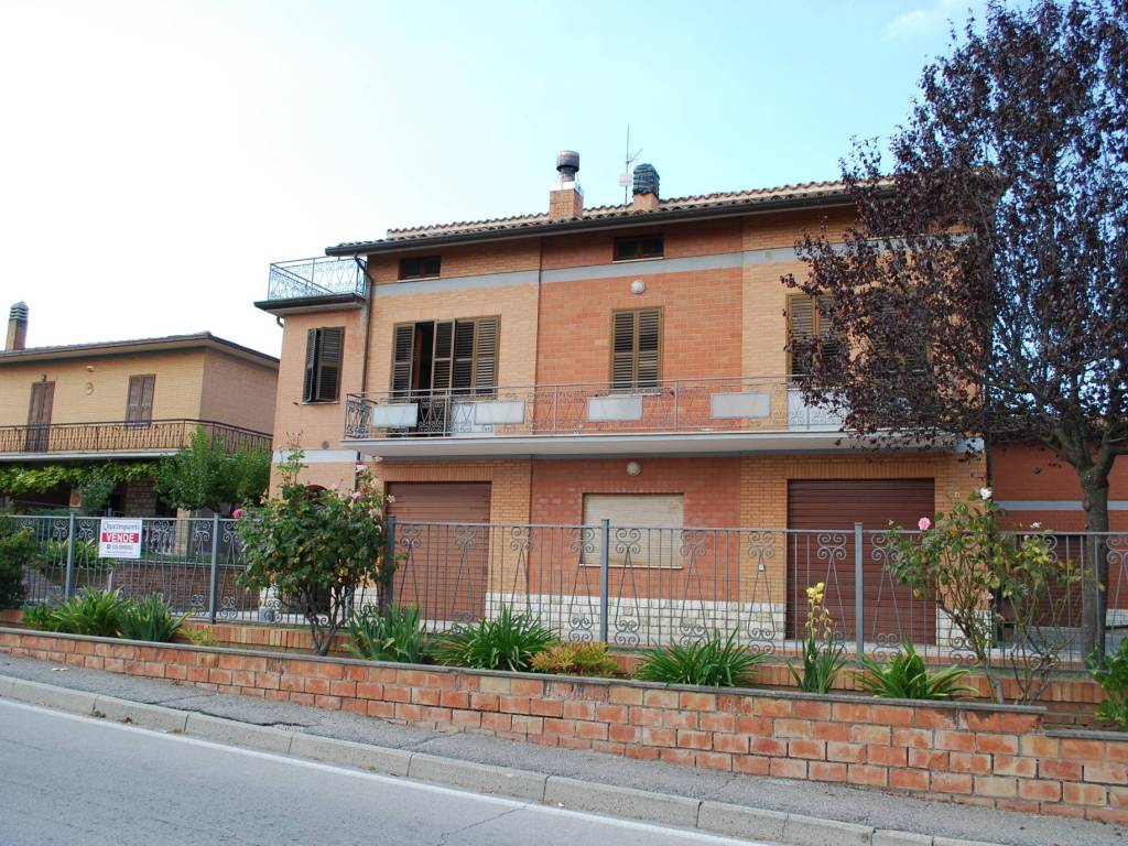 Casa indipendente a San ginesio in Via Giovanni XXIII, 3 - Foto 3
