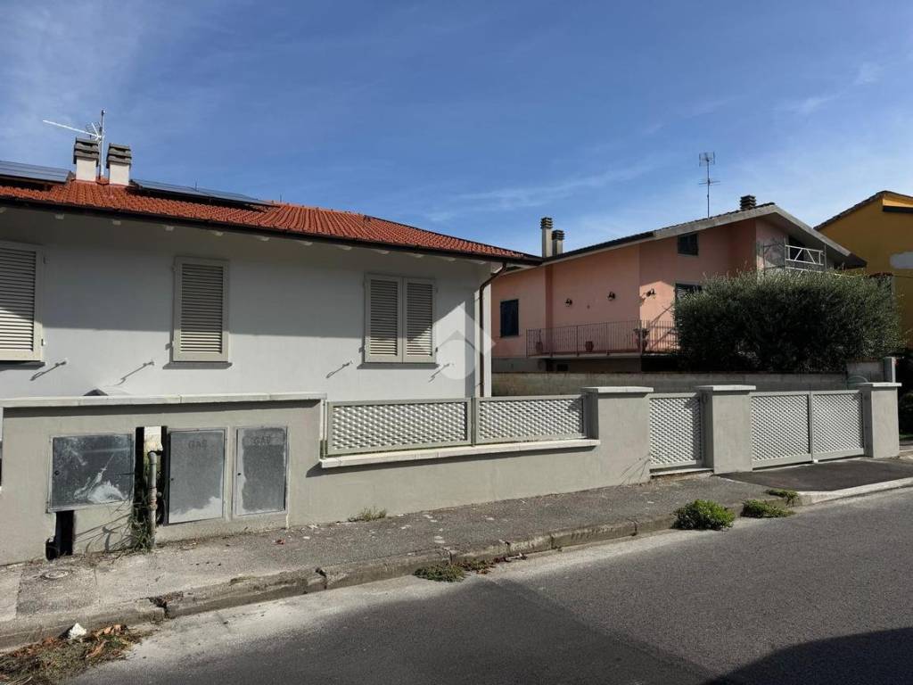 Villa a Ponte buggianese in Via A. Manzoni - Foto 2