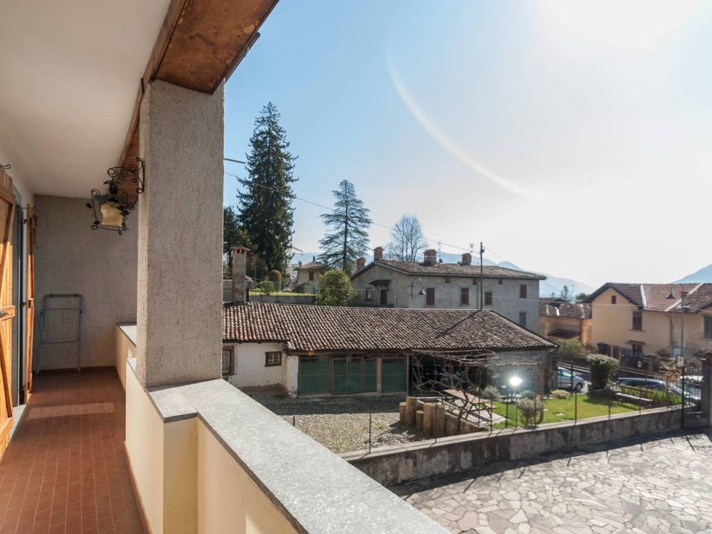Appartamento a Clusone in Via San Narno, 3 - Foto 2