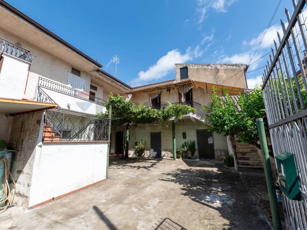 Casa indipendente a Carinola in Via Vico Nuovo, 27 - Foto 2