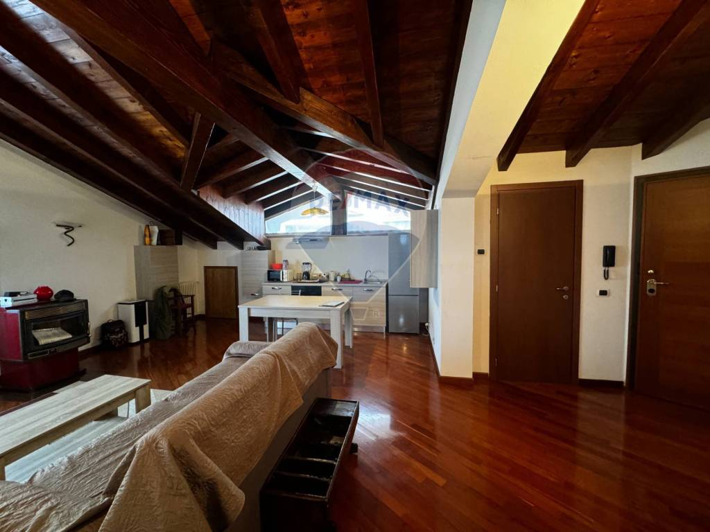 Attico / mansarda a Oleggio castello in VIA VITTORIO VENETO, 64 - Foto 2