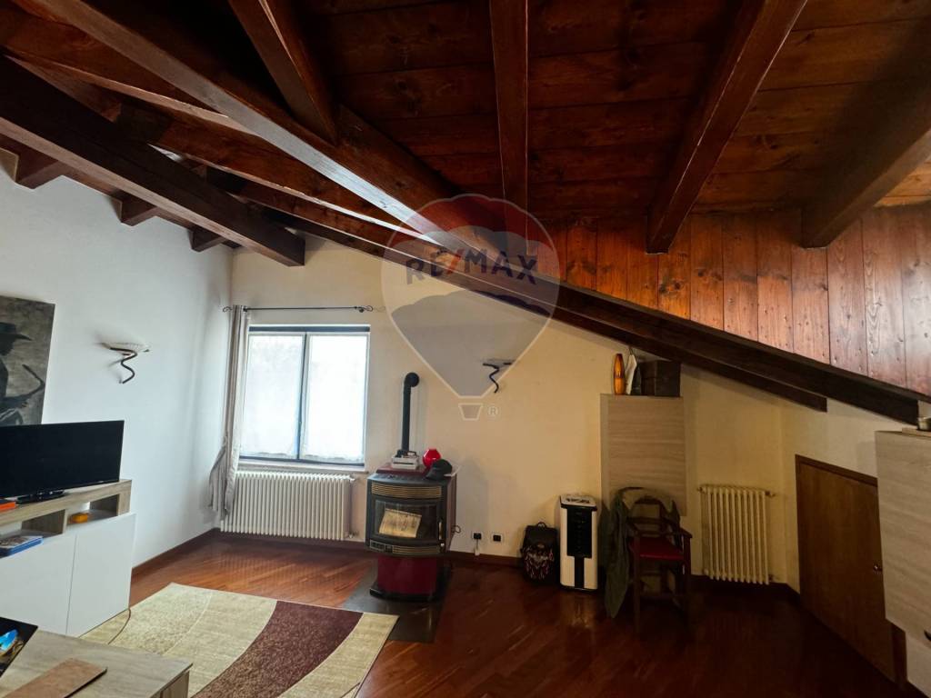 Attico / mansarda a Oleggio castello in VIA VITTORIO VENETO, 64 - Foto 3
