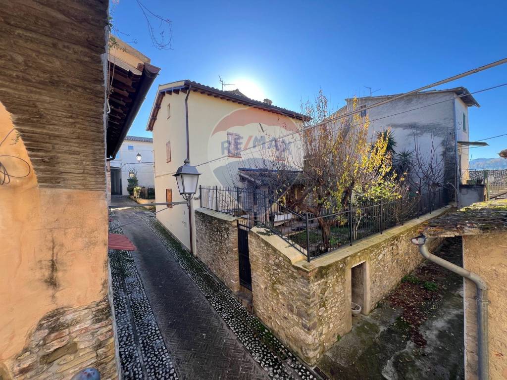 Casa indipendente a Castel ritaldi - Foto 3