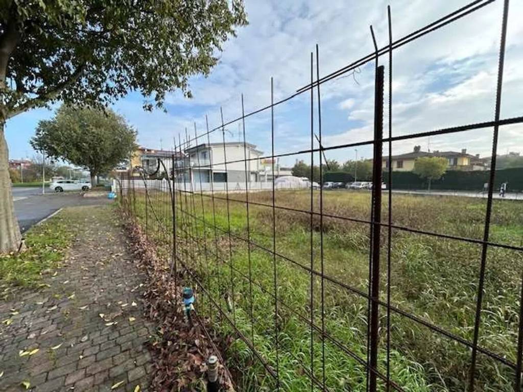 Terreno a Castelnuovo rangone in Via Lazio No Number - Foto 4