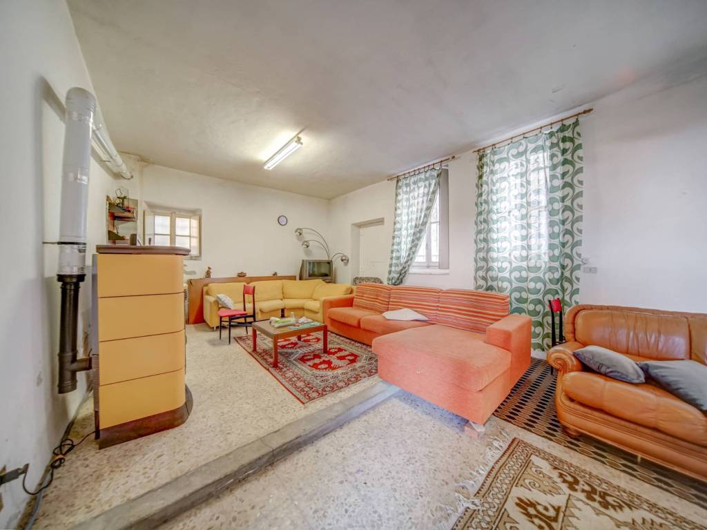 Casa indipendente a Cardano al campo in via Felice Cavallotti, 31 - Foto 2