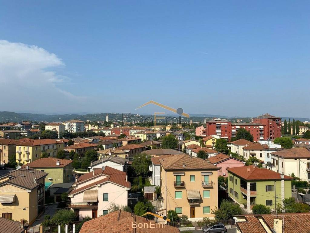Appartamento a Verona in Via Arnolfo di Cambio - Foto 2