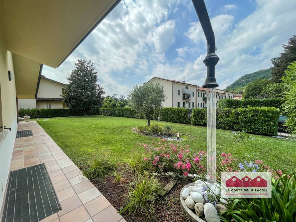 Villa a Montecchio maggiore in Via Lacedelli - Foto 2